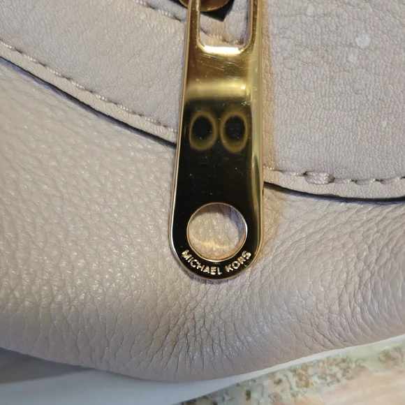 Michael Kors Soft Pebbled Leather Blush Shoulder Bag - Picture 15 of 16